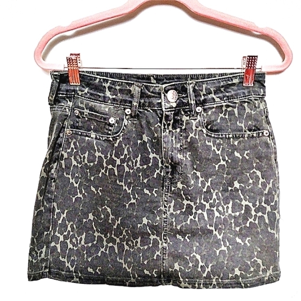 American Eagle Green Animal Print Five Pocket Denim Hi Rise Mini Skirt Size 2